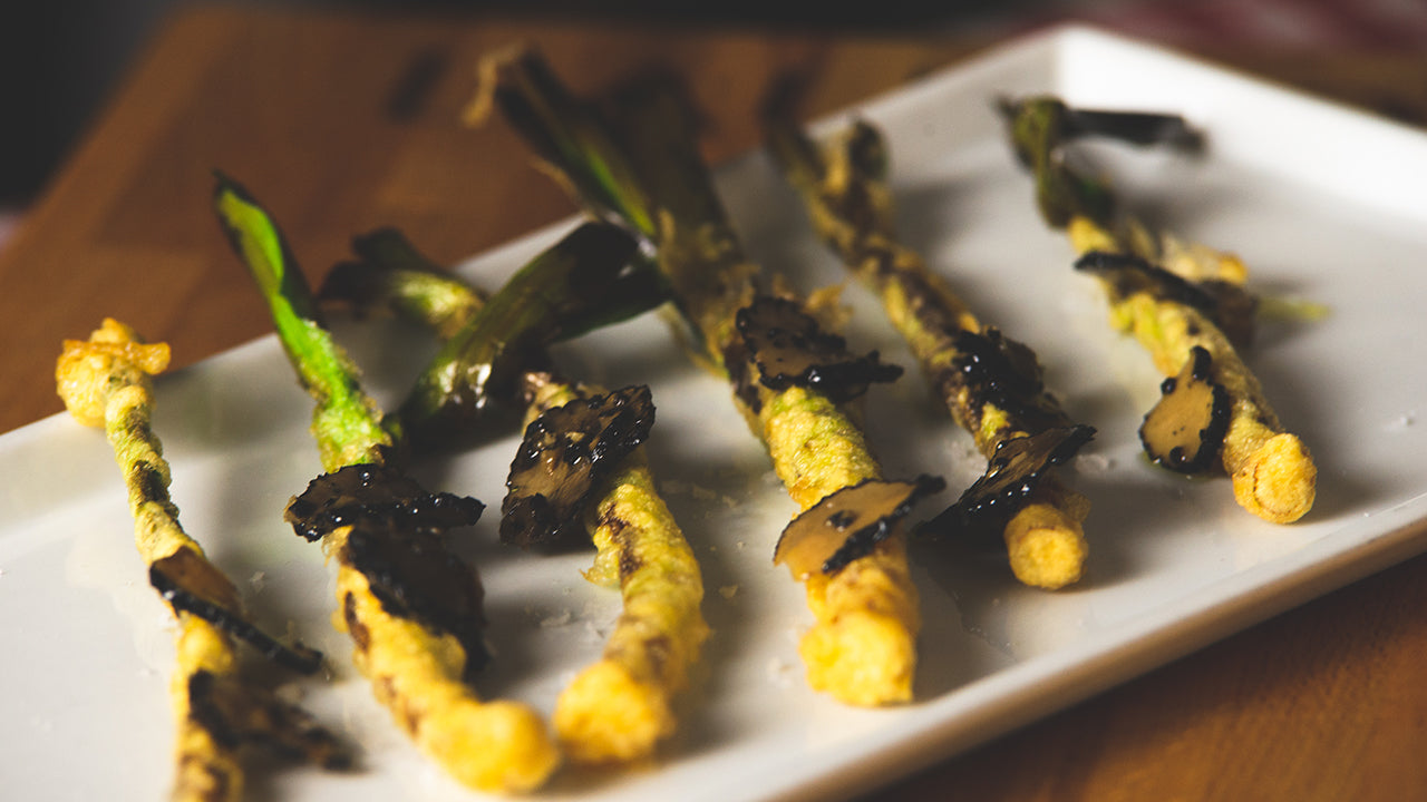 Mini calçots a la andaluza con carpaccio de trufa